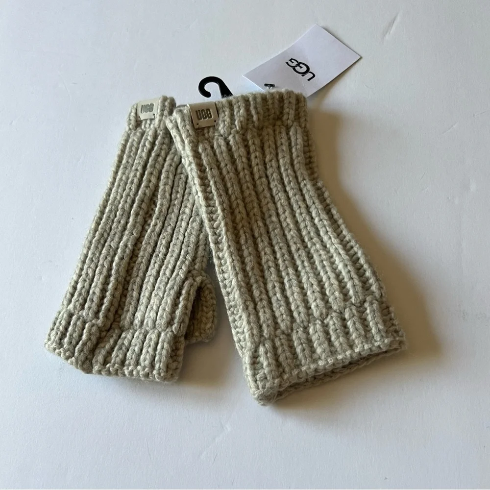 UGG WOMENS RIBBED FINGERLESS MITTENS GLOVES LIGHT GRAY OS NWT